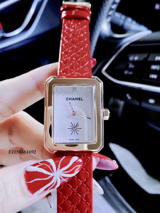 Đồng hồ Nữ Chanel Boy Friend dây da đỏ viền vàng hình quả trám cao cấp